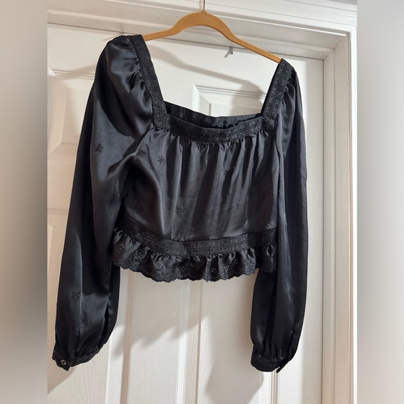 Aritzia Sunday Best Mayday cropped satin blouse - Picture 8 of 8